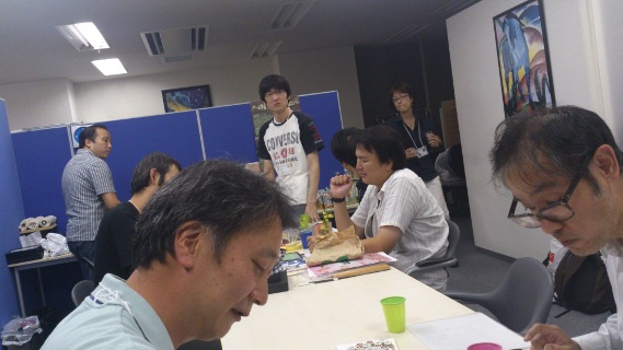 会の様子