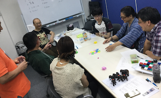 会の様子