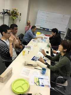 会の様子