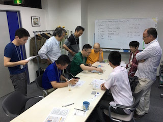 会の様子